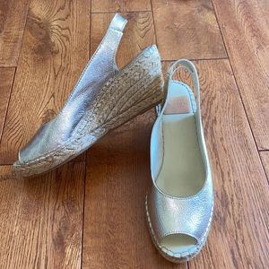 Fabiolas Gold Shimmer Wedge
